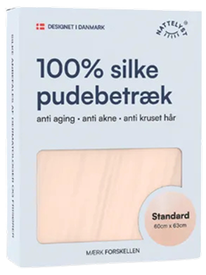Förpackning med 100% silkesörngott, beige standard 60×63 cm, designad i Danmark
